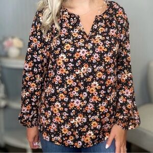 NWOT ANDREE EMILY WONDER COLLECTION Black VNeck fall floral top (1X)